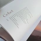 "Gebet" steht groß links. Ein Gedicht über das Streben nach Wahrheit und Selbstreflexion. Rechts unten Küstenlandschaft.