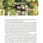 "Staaken eines Kahns in Lübben". Eine Gruppe auf einem Kahn im grünen, bewaldeten Gebiet mit einer Brücke im Hintergrund. 