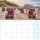 Kalenderblatt für September 2027. Strand mit Strandkörben, Seebrücke und historisches Gebäude am Meer im Hintergrund.