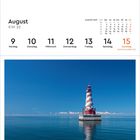 August, KW 32, 9 bis 15, Sonntag Mariä Himmelfahrt. Ein Leuchtturm im Wasser, hellblauer Himmel, ruhiges Meer.