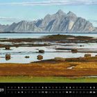 "Lofoten 09" und "Vågakallen, Austvågøya". Landschaft mit Bergen, ruhigen Gewässern und Wiesen im Vordergrund.
