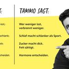 MYTHOS listet Diät-Behauptungen auf. TAMMO SAGT widerspricht: weniger essen verbrennt weniger, Schlaf ist besser als Sport. Ein Mann zeigt überrascht nach rechts. Hintergrund gelb.