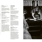 Rezepte: Mandel-Törtchen, Apfelkompott, Avocadocreme. Rechts: Koch in einer dunklen Restaurantküche mit Wärmelampen.