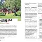 "Camping Gålö Havsbad" oben in großer Schrift. Darunter Bewertungen und Symbole. Zu sehen sind rote Holzhütten im Grünen.