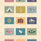 Die Illustration zeigt 15 bunte Briefmarken mit Motiven wie Flugzeug, Berg, Rakete, Zelt, Kompass und Segelschiff.