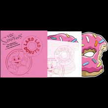"The Simpsons" und "Lard Lad Donuts" stehen auf einem rosa Cover mit Donut-Motiv und Cartoon-Figur.