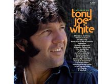 "The Best of Tony Joe White" in orange. Liedtitel aufgelistet. Rechts großes Porträt eines Mannes mit lockigem Haar.
