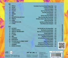 Zwei CDs mit Titeln von Künstlern wie Rozalla, Cappella, Alex Party.  Hintergrund: neonfarben mit Tonbandmotiv.