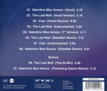 Eine Trackliste mit Titeln und Zeiten, darunter ein Bonus-Abschnitt. Logos und Kontaktdaten unten.artment to: newText