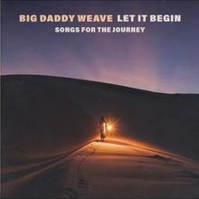 Text: "BIG DADDY WEAVE LET IT BEGIN SONGS FOR THE JOURNEY". Eine Person trägt eine Laterne in einer Dünenlandschaft bei Dämmerung.