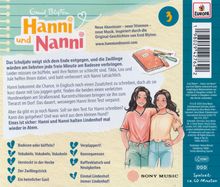 Das Schuljahr neigt sich dem Ende entgegen. Hanni und Nanni halten Lindenhof mal wieder in Atem. Обложка с девушками.