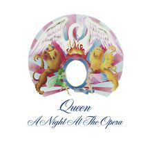 "Queen A Night At The Opera" steht unter einem runden Logo mit zwei Löwen, einer Krone und Flügeln.