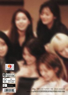 "PRINTED WITH SOY INK", "MIX", "Packaging | Supporting responsible forestry", "KOMCA" Logo, verschwommene Gruppe von Personen.