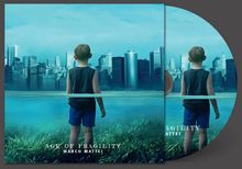 AGE OF FRAGILITY, MARCO MATTEI. Junge am Wasser mit Blick auf Skyline, Illustration.