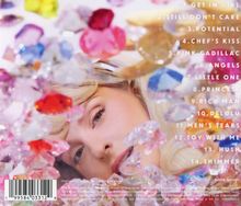 Eine Frau erscheint hinter vielen bunten Kristallen. Texte: 
1. GET IN GIRL 
2. STILL DON'T CARE 
3. POTENTIAL 
usw. bis 14. SHIMMER.