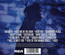 Texte: Songtitel von 1 bis 15, darunter z. B. "MY MESS", "HOLD ME IN THE DARK", "HATE YOU". Hintergrund: Wasser in Blautönen.