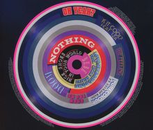 Ein farbenfrohes, konzentrisches Design mit kreisförmig angeordneten Texten: "OH YEAH?", "NOTHING", "DOOM", "PURE COLOUR".