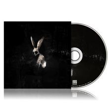 Das Cover zeigt einen Hasen mit dunklem Hintergrund. Rechts ist eine CD mit ähnlichen dunklen Farben.