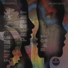 „FUTURE“, „PRESENT“, „PAST“ in Silhouetten. Farbige, abstrakte Hintergründe. Unten rechts ein rundes Logo.