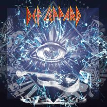 Text "Def Leppard" in roter, stilisierter Schrift. Im Hintergrund ein Auge und eine Violine, umgeben von blauen Blitzmustern.