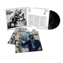 „Structurally Sound“ und „booker ervin“. Schallplatte mit Cover, zeigt Mann mit Saxophon vor Bäumen sitzend.