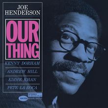 "OUR THING" steht in großen rosa Buchstaben. Darunter "Joe Henderson" und Musiker: Kenny Dorham, Andrew Hill, Eddie Khan. Rechts ein Porträt.