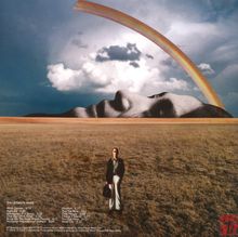 "The Ultimate Mixes" Songtitel mit Zeiten. Ein Mann steht auf einer Wiese, über ihm ein Regenbogen und ein Gesicht im Hintergrund.
