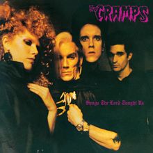 "The Cramps", "Songs The Lord Taught Us". Vier Personen stehen zusammen, in düsterer, stilisierter Pose.
