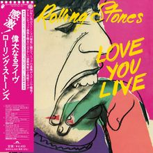 Vorne: "Rolling Stones" und "LOVE YOU LIVE" in Gelb. Farbenfrohe Illustration eines Gesichts und einer Hand. Japanischer Text links.