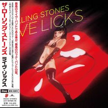 "ROLLING STONES LIVE LICKS" in großen, bunten Buchstaben. Illustration einer Frau vor großem Zungen-Logo. Japanischer Text links.