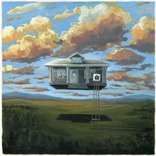 Ein schwebendes Haus mit einer Stütze und einem Briefkasten, umgeben von einer weiten Landschaft und dramatisch leuchtenden Wolken.