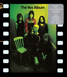 Texte: "The Yes Album", "Includes: 2023 Steven Wilson Atmos & 5.1 Mixes 2023 Bernie Grundman Stereo Remaster".  
Foto: Fünf Personen mit einem Puppenkopf.