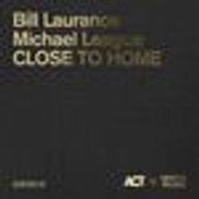 "Bill Laurance Michael League CLOSE TO HOME" in gelbem und weißem Text auf schwarzem Hintergrund.