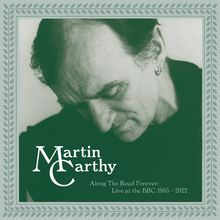 "Martin Carthy. Along The Road Forever: Live at the BBC 1965–2022." Schwarz-weiß Bild eines Mannes mit geneigtem Kopf.