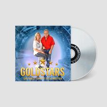 „GOLDSTARS – DIE WELT DREHT SICH WEITER“. Zwei Personen sitzen; der Hintergrund zeigt eine stilisierte Stadtansicht. CD daneben.