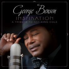 „George Benson, Inspiration – A Tribute to Nat King Cole“ steht über einem Mann mit Hut und Mikrofon, elegant gekleidet.