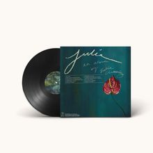 "Jullie, an album by Julia Cumming." Titelliste auf grünem Hintergrund, rote Blume unten rechts, Schallplatte links.