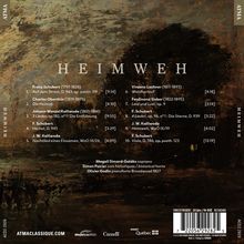 "Heimweh" und Komponistennamen auf dunklem Hintergrund. Musiker: Magali Simard-Galdès, Simon Poirier, Olivier Godin.