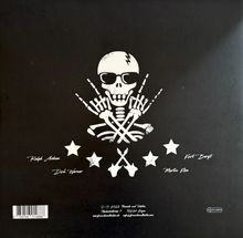 Namen sind: Ralph Aichen, Dirk Werner, Kurt Bengt, Morten Kie. Illustration zeigt einen Totenkopf mit gekreuzten Knochen.