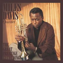 "Miles Davis Quintet" und "The Great Prestige Recordings", Mann mit Trompete vor beigem Hintergrund.