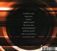 "my debt to you, shoot first, sinners, tightly wound" steht zentriert. Orangene Kreise umgeben den Text.