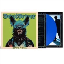 „DevilDriver“ oben in Blau, „Strike and Kill“ unten in Grün. Illustration: Bedrohlich grinsender, blauer Hyänenkopf in Lederjacke.
