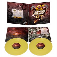 „Thunder Mother Live‘n‘Alive“, gelbe Schallplatten, rockiges Artwork, Fotos kollagiert.