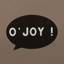 Text in schwarzer Sprechblase: "O'JOY !" auf braunem Hintergrund.