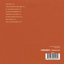 Liste von Liedtiteln mit Zeiten: "Very Early (3:59)", "I Didn't Know What Time It Was (3:35)", auf braunem Hintergrund.