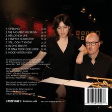 Eine Frau steht neben einem sitzenden Mann, vor rotem Backstein, Arm um die Schulter des Mannes, auf einem Musik-Albumcover.