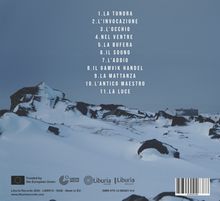 Liste italienischer Titel über verschneiter Landschaft mit dunklen Felsen. Unten Logos und Barcode.