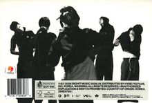 Texte: "PRINTED WITH SOY INK", "FSC C166584". Schwarze Silhouetten von Personen in verschiedenen Posen.