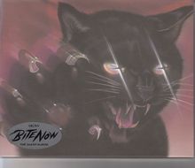 "MEOW BITE NOW THE 2nd EP ALBUM." Illustration: Fauchende schwarze Katze mit leuchtenden Augen und Krallen.