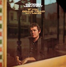 Text: "Gordon Lightfoot, If You Could Read My Mind". Ein nachdenklicher Mann sitzt hinter einem Fenster in einem Café.